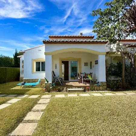Tranquil Two Bedroom House In Villa