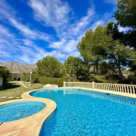 Tranquil Two Bedroom House In Villa *
