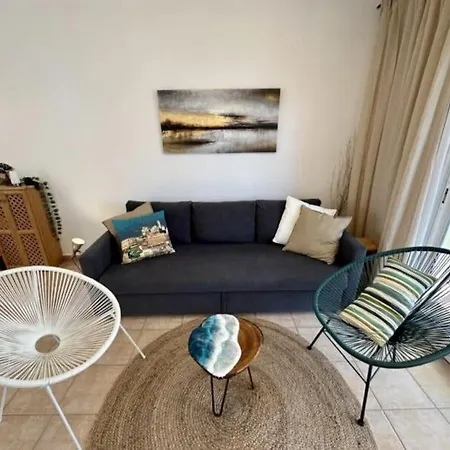 Villa Tranquil Two Bedroom House In