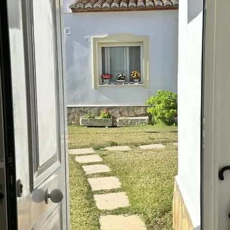 Villa Tranquil Two Bedroom House In *
