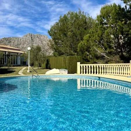 Tranquil Two Bedroom House In Villa